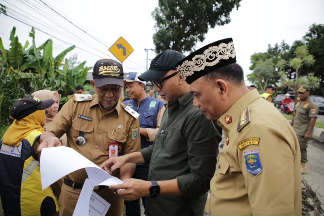 
 Jaga Mobilitas Tetap Lancar: Gubernur Rahmat Mirzani Djausal Tinjau Percepatan Pemeliharaan Dua Ruas Jalan Provinsi Lampung