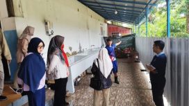 Usai terjadi Keracunan Ratusan Siswa dan Beberapa Guru dari 3 Sekolah, Dinas Kesehatan Kota Bandar Lampung bersama jajaran mengecek lokasi satuan pelayanan pemenuhan gizi (SPPG) di Kemiling, Bandar Lampung, Sabtu (14/2/2026).