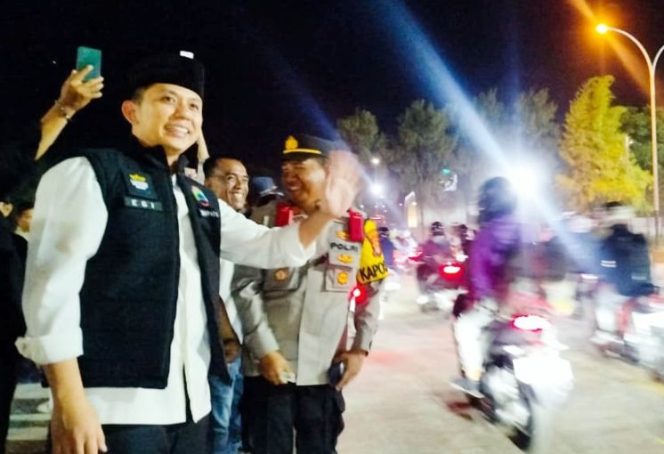 
 Tengah Malam Bupati Egi Berdiri Pantau Arus Mudik di Bakauheni