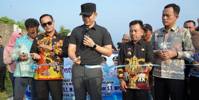 
 Bupati Egi Resmikan Jalan Lubuk Dalam–Way Urang, Perlancar Wisata Batu Rame dan Peningkatan Ekonomi Warga