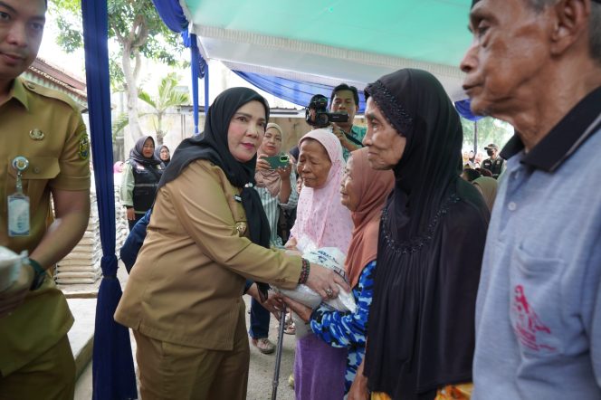
 Ringankan Beban Dapur, Puluhan Ribu KPM di Bandar Lampung Terima Bantuan Beras Pemkot