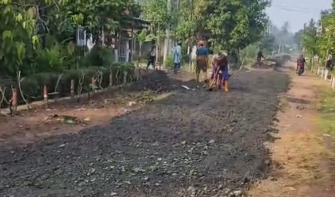 
 Owner Kretek Lampung Bangun Jalan Desa Banyumas 415 Meter 