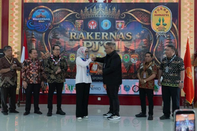 
 Buka Rakernas PJ91, Wagub Jihan Nurlela Gaungkan Semangat ‘Nengah Nyappur’ untuk Pengabdian Masyarakat
