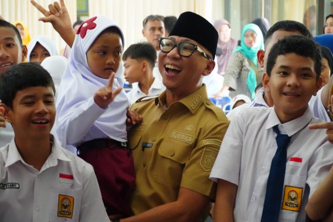 
 Hari Pertama Sekolah, Gubernur Lampung dan Kajati Tinjau Langsung Program Makan Bergizi Gratis