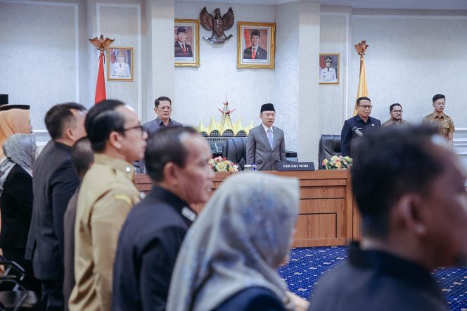 
 Sekdaprov Lampung Lantik Tiga Pejabat, Tekankan Integritas dan Transformasi Birokrasi
