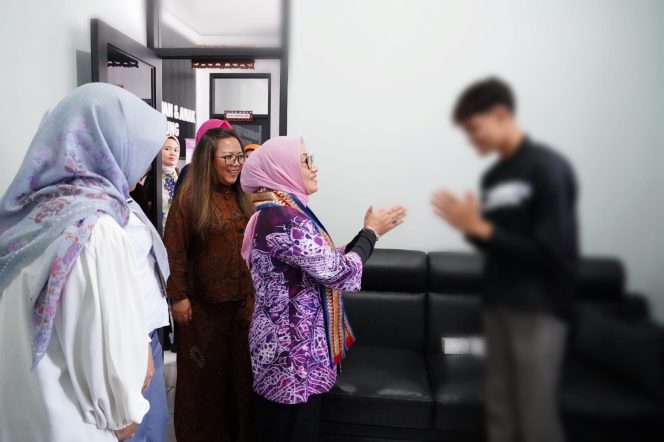 
 Menteri PPPA Beri Pendampingan Langsung kepada Korban Kekerasan Seksual di Lampung