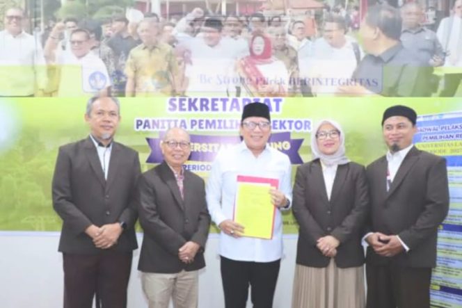 
 Dr. Budiyono Serahkan Berkas Pendaftaran Bacarek “Mau Jadi Apa Unila Tanpa Budi”