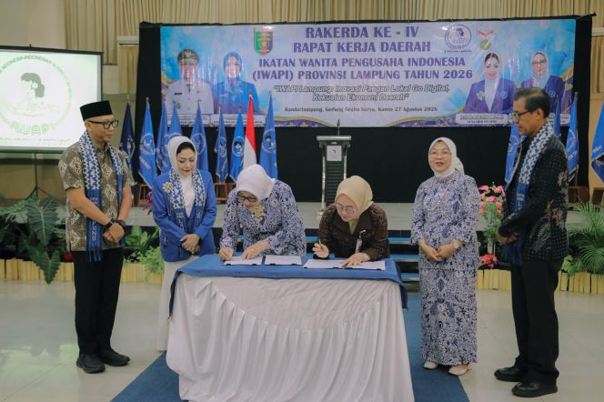 
 Buka Rakerda IWAPI, Gubernur Mirza Dorong Perempuan Jadi Penggerak Ekonomi Lampung