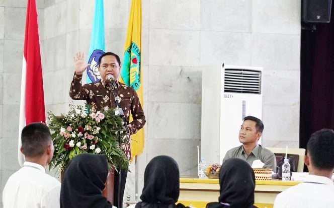 
 “Di Sekolah Tak Ada Google Maps!” Resep Kadisdikbud Lampung Bakar Semangat Calon Guru Unila