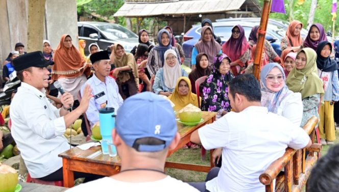 
 Bupati Radityo Egi Apresiasi Gotong Royong Warga Suak, Program HELAU Bawa Perubahan