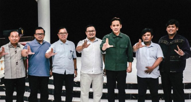 
 Didukung Bupati Radityo Egi, Karang Taruna Lamsel Gelar Lomba Pendakian Gunung Rajabasa di Akhir Jabatan