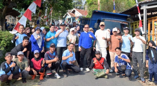 
 Sambut Ruwat Bumi 2026, Ratusan ASN dan Warga Kompak Percantik Jalur Desa Sumur Kumbang