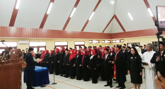 
 Kadisdikbud Lampung Lantik 98 Kepala Sekolah, Minta Jaga Integritas dan Transparansi